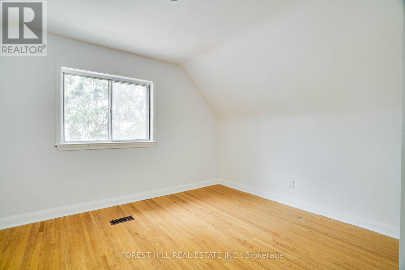 12 Glen Agar Drive, Toronto (Princess-Rosethorn), Ontario  M9B 5L3 - Photo 30 - W12640604