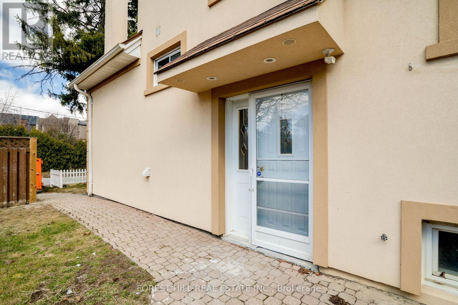 12 Glen Agar Drive, Toronto (Princess-Rosethorn), Ontario  M9B 5L3 - Photo 34 - W12640604