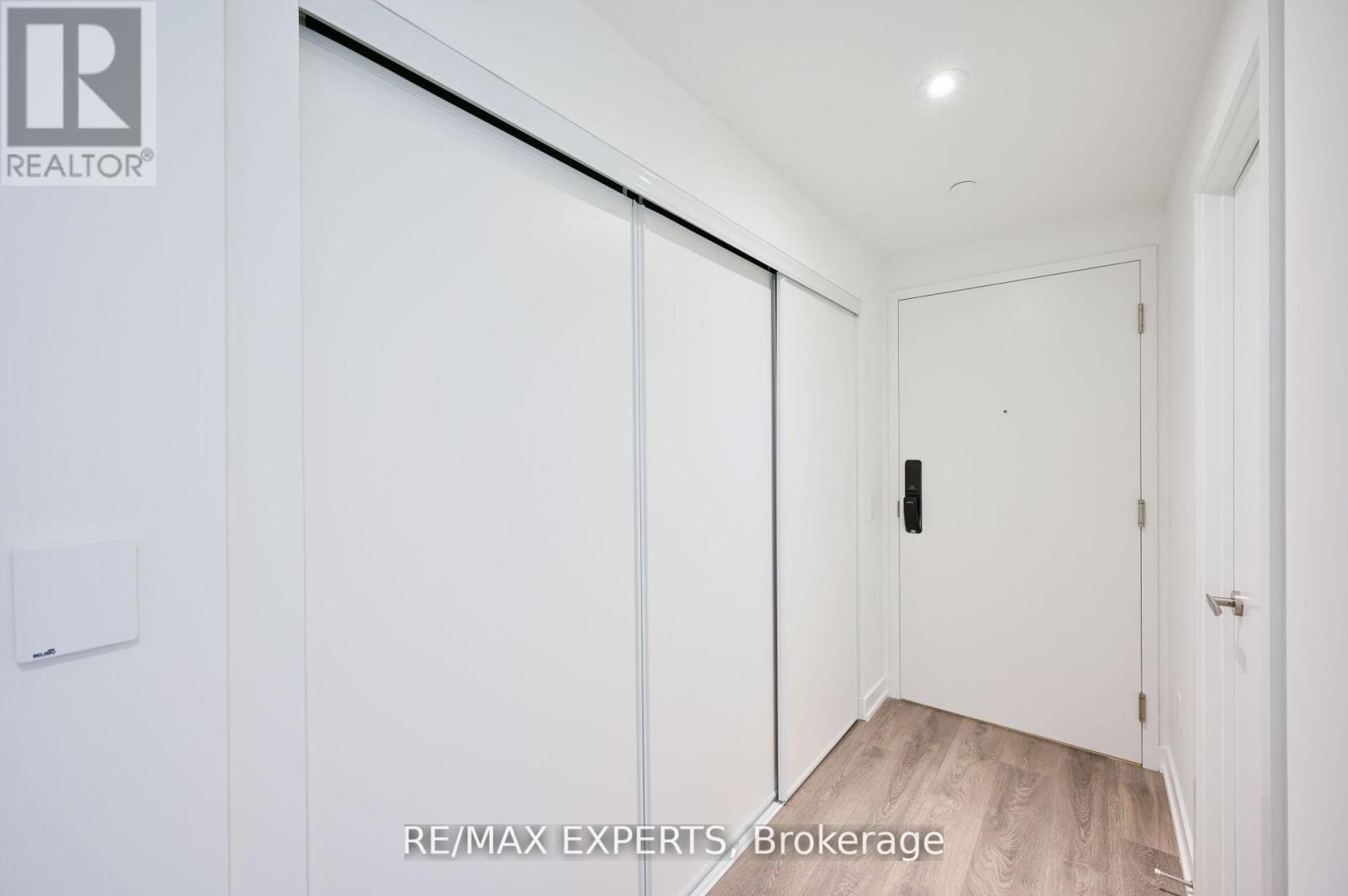 302 - 28 Ann Street, Mississauga, Ontario  L5G 3G1 - Photo 4 - W12640610