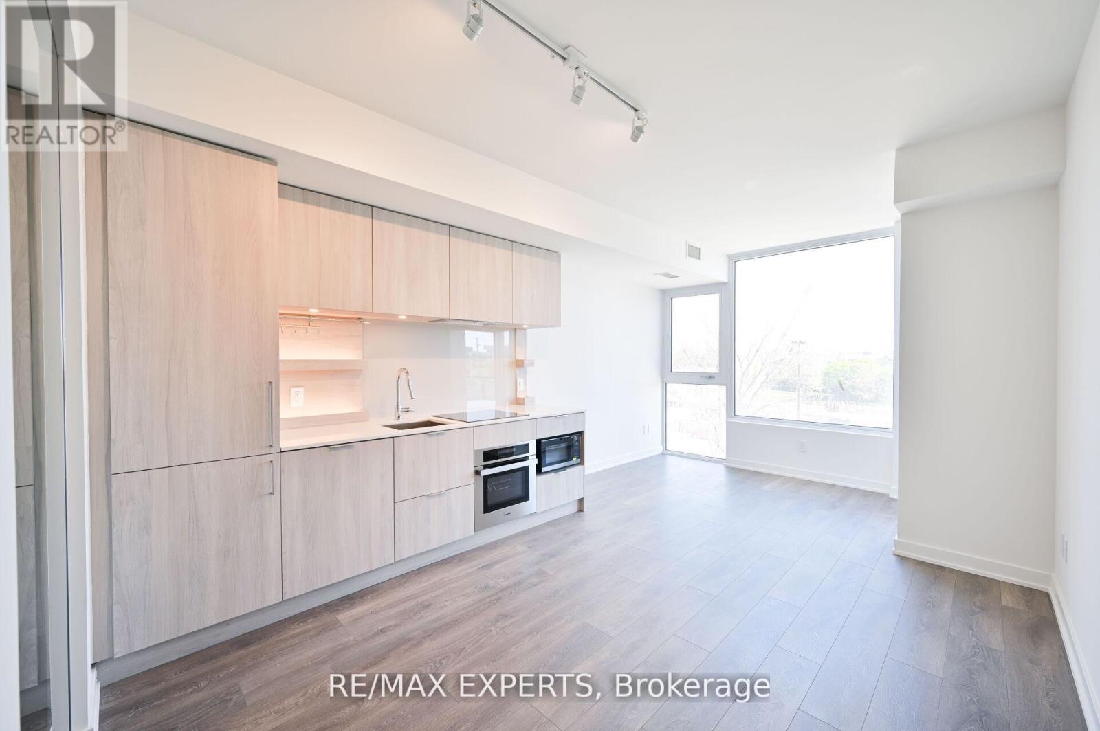 302 - 28 Ann Street, Mississauga, Ontario  L5G 3G1 - Photo 5 - W12640610