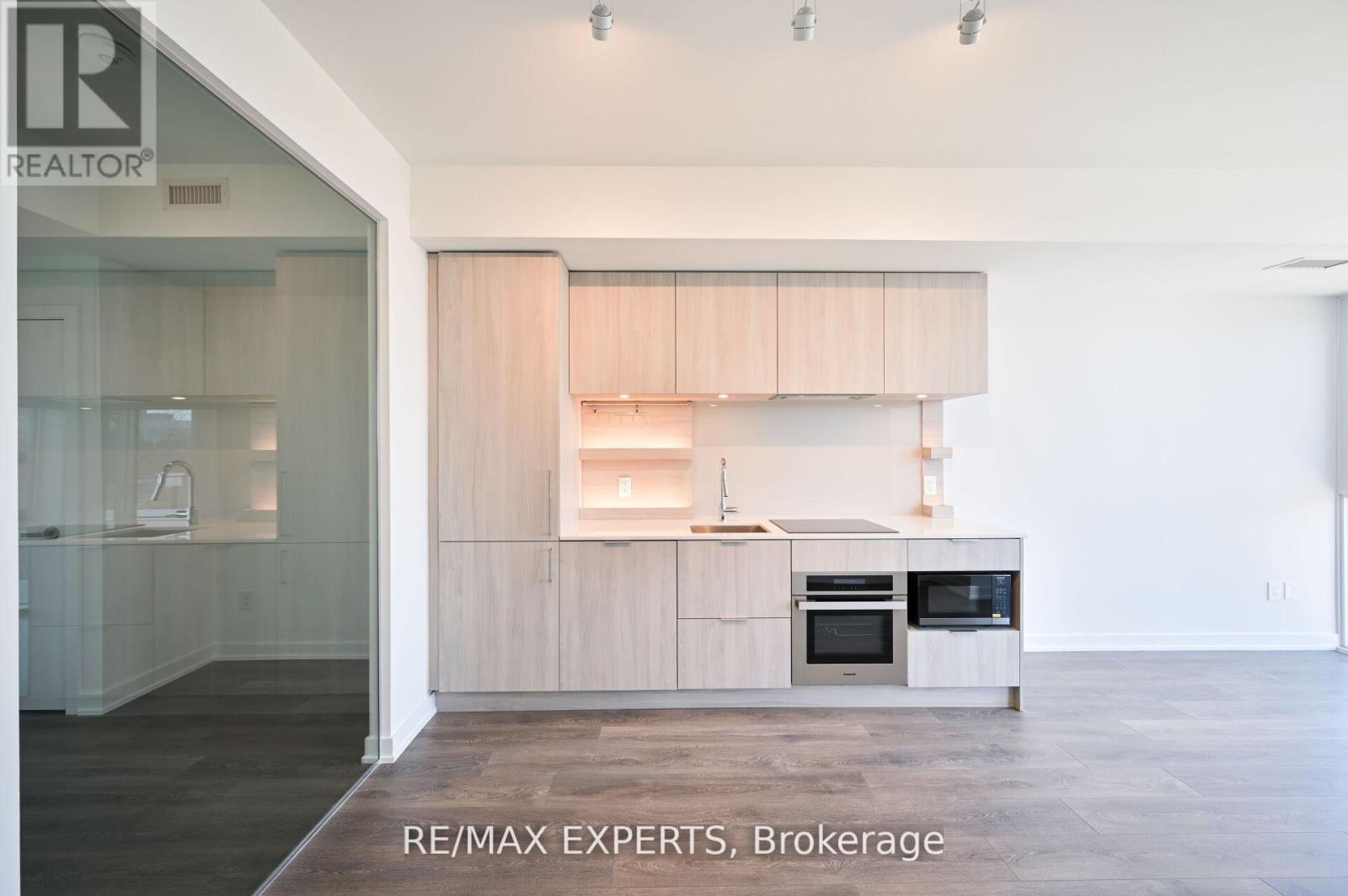 302 - 28 Ann Street, Mississauga, Ontario  L5G 3G1 - Photo 6 - W12640610