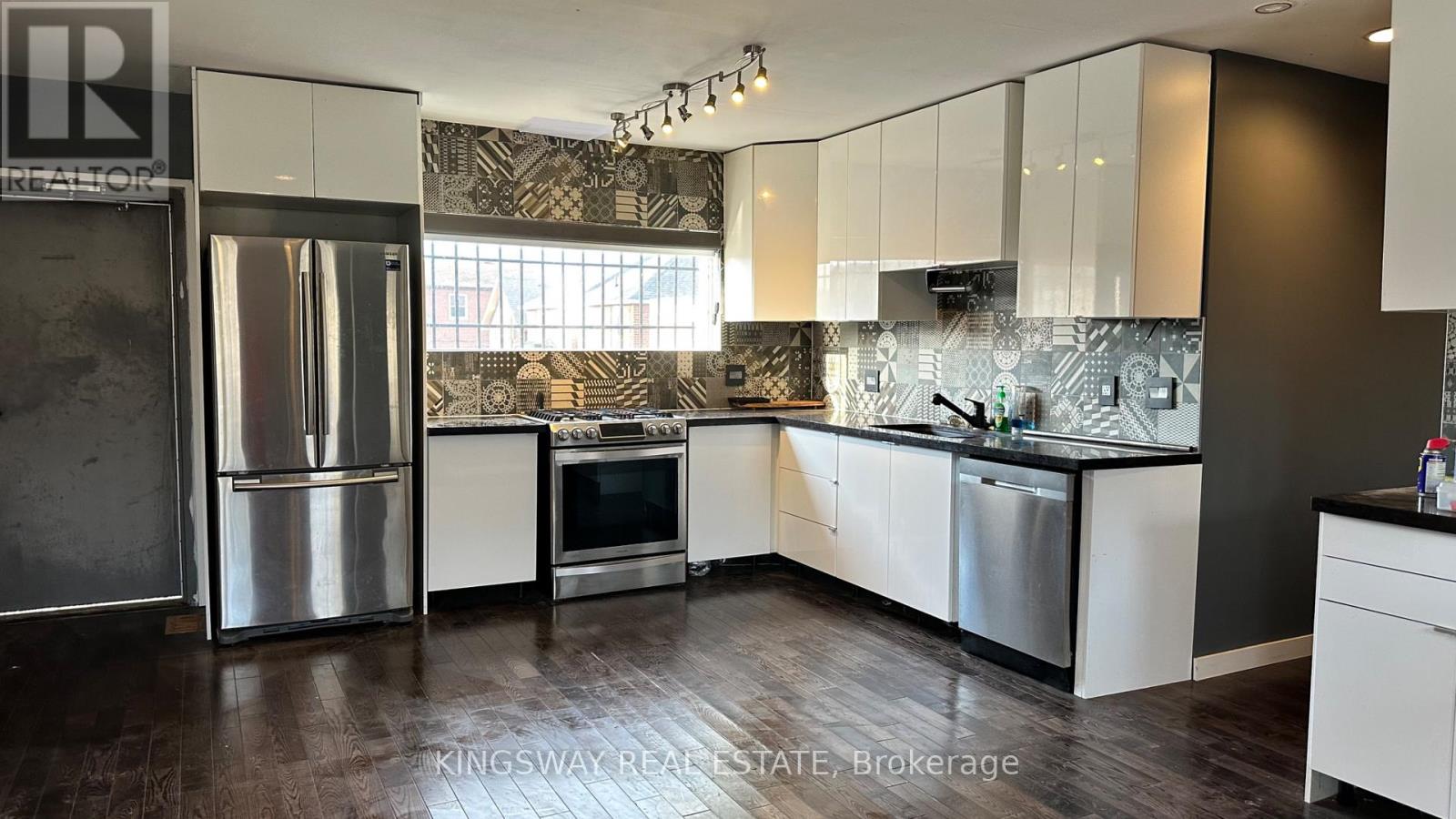 3140 Lake Shore Boulevard W, Toronto, Ontario  M8V 1L4 - Photo 3 - W12640618