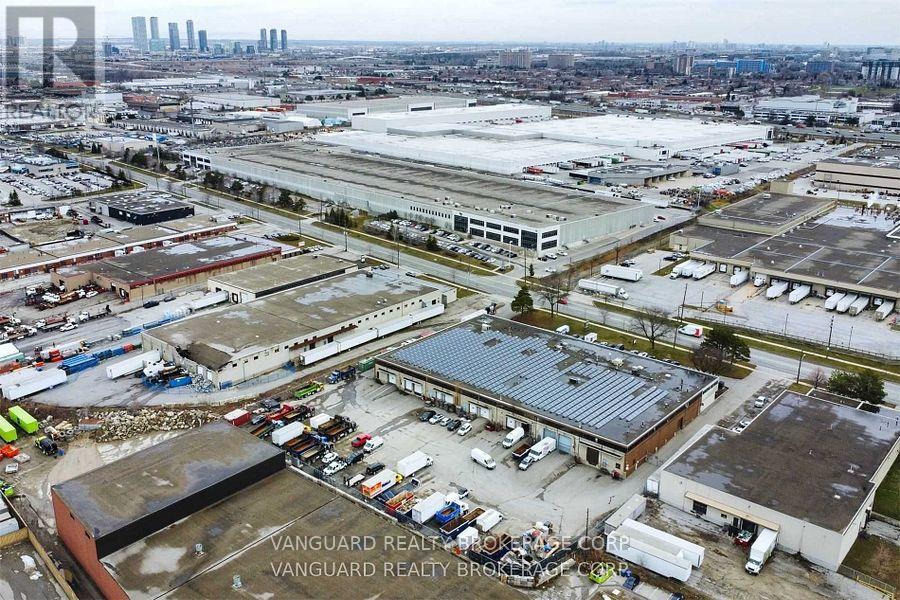 4 - 78 Signet Drive, Toronto, Ontario  M9L 1T2 - Photo 6 - W12640628