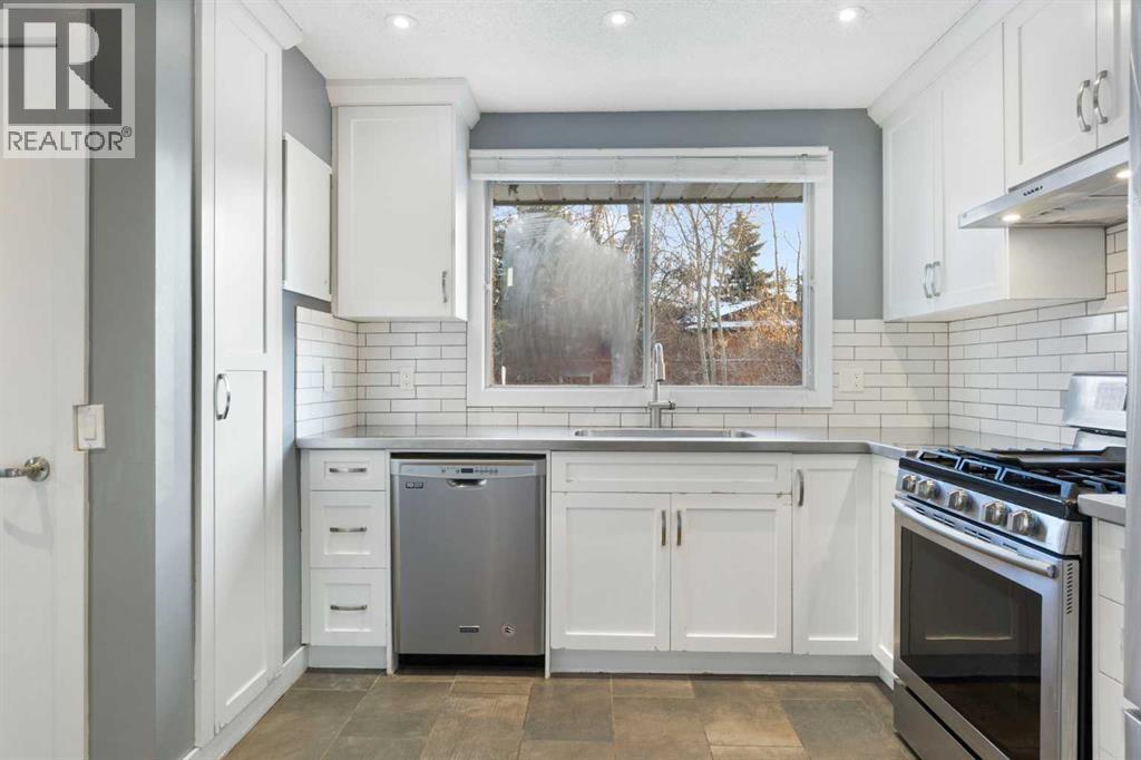 159 Brookgreen Drive Sw, Calgary, Alberta  T2W 2W4 - Photo 11 - A2272184