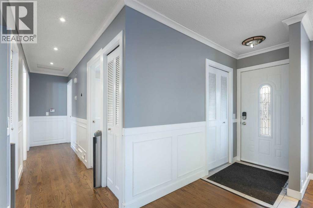 159 Brookgreen Drive Sw, Calgary, Alberta  T2W 2W4 - Photo 3 - A2272184