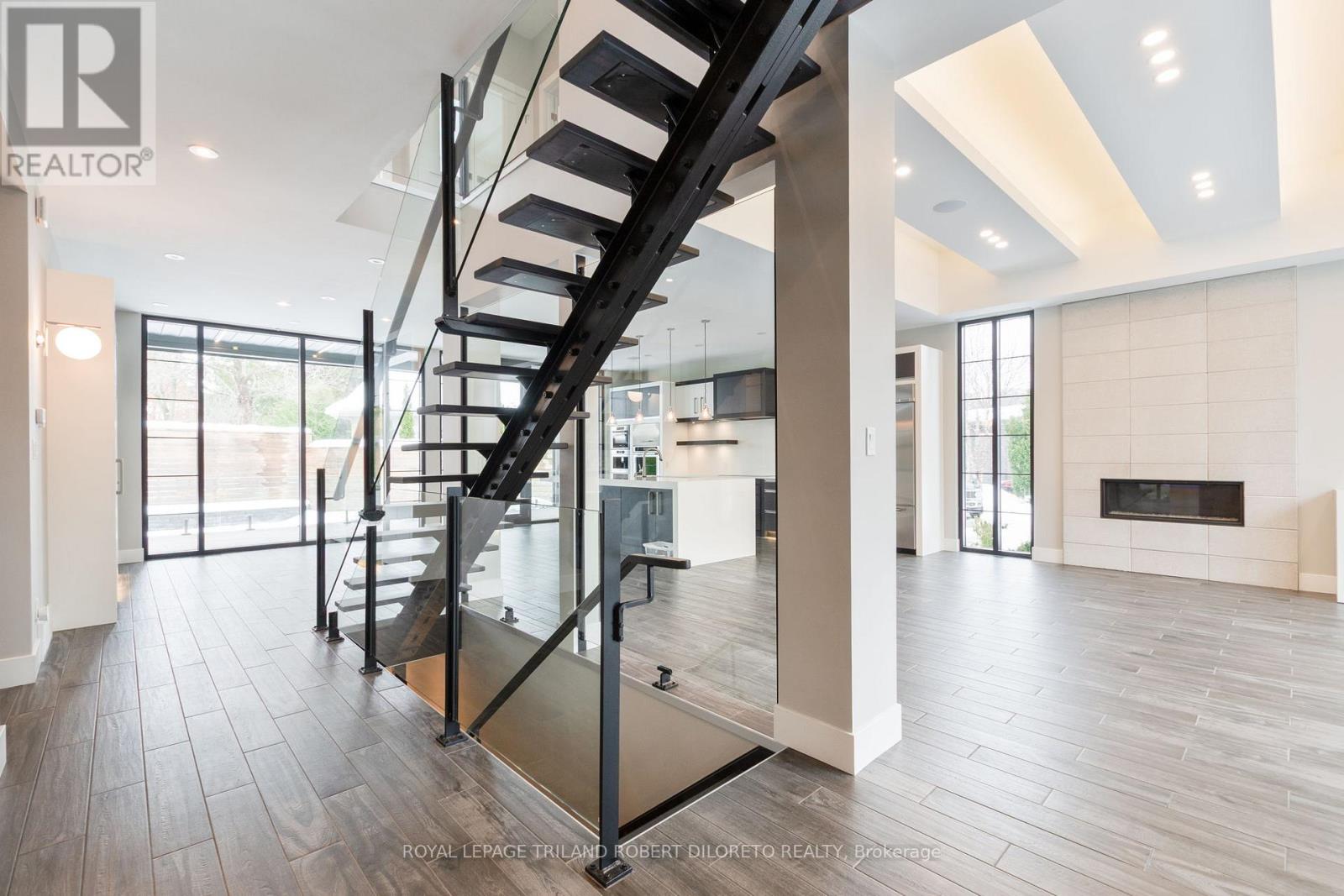 301 Waterstone Place, London North, Ontario  N6H 5N2 - Photo 10 - X12640636