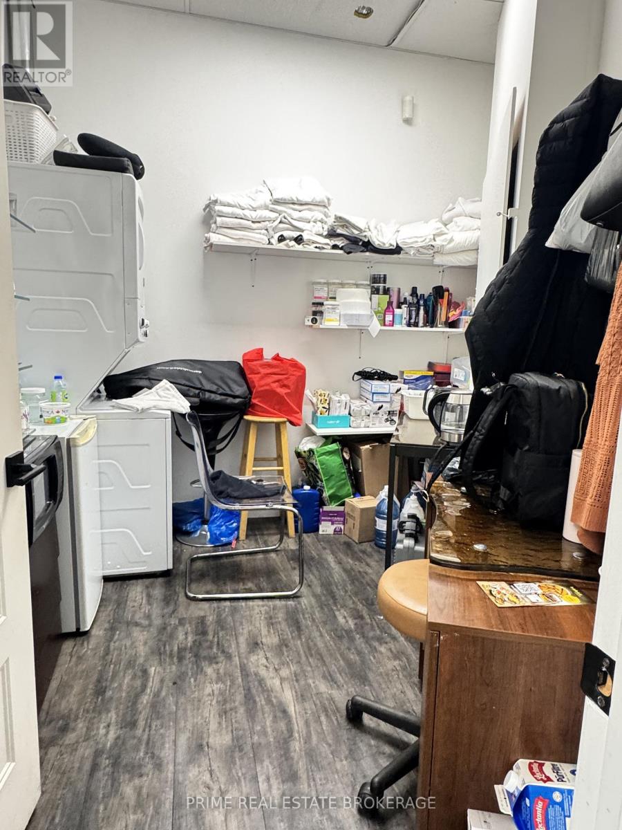 4 - 243 Wharncliffe Road N, London North, Ontario  N6H 2B9 - Photo 19 - X12640714