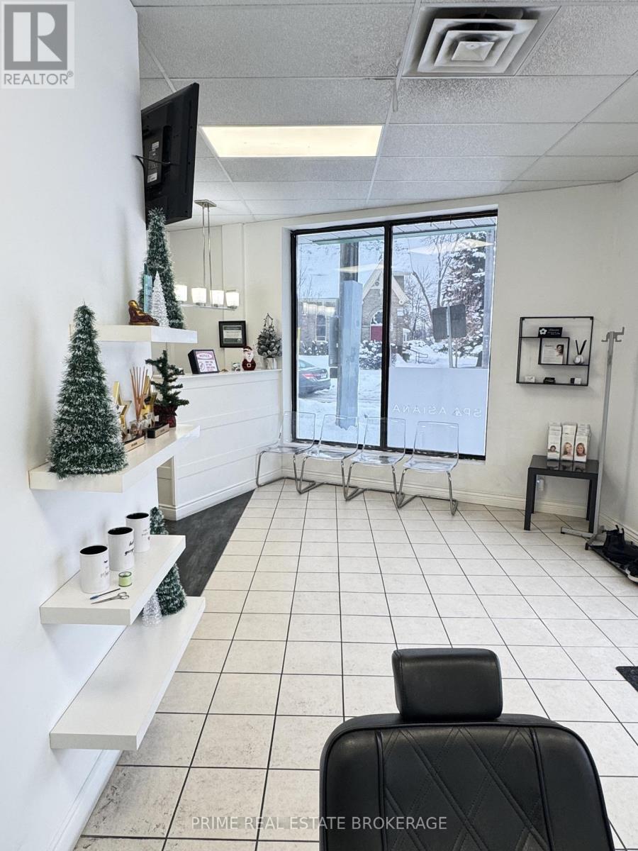 4 - 243 Wharncliffe Road N, London North, Ontario  N6H 2B9 - Photo 3 - X12640714