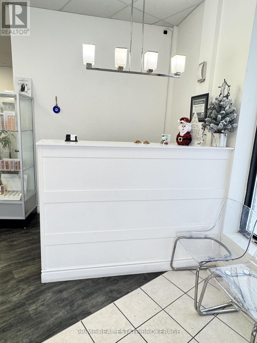 4 - 243 Wharncliffe Road N, London North, Ontario  N6H 2B9 - Photo 7 - X12640714