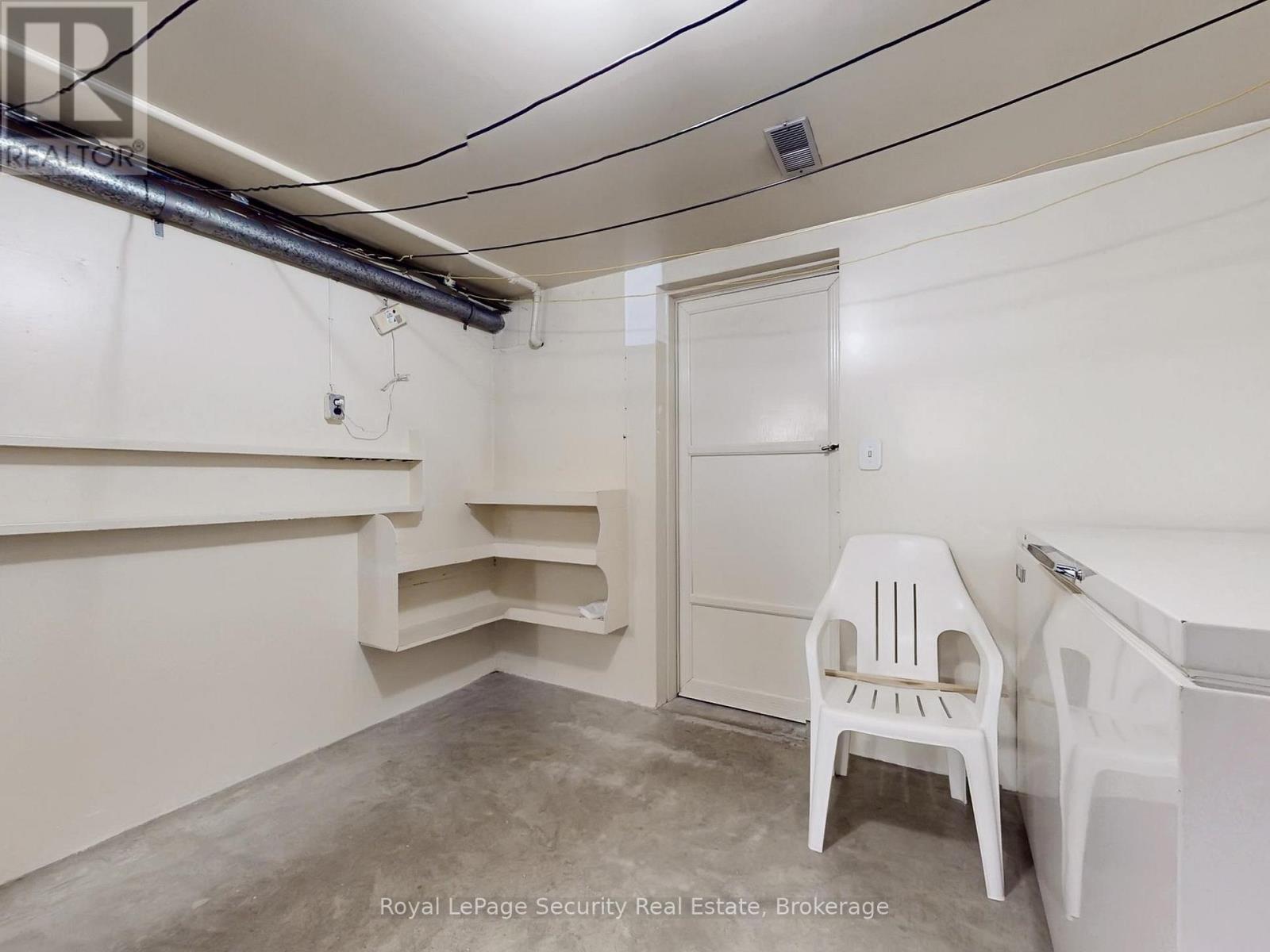 Lower - 26 Starview Drive, Toronto, Ontario  M9M 1K8 - Photo 18 - W12640446