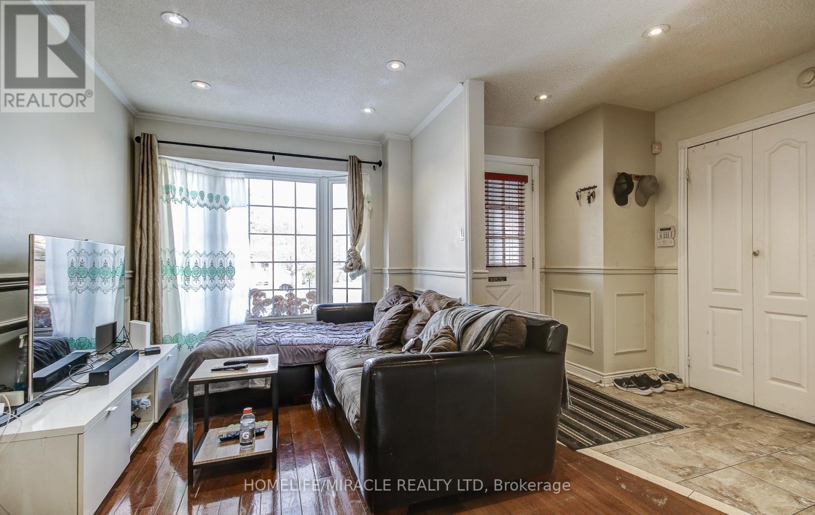 3124 Patrick Crescent, Mississauga, Ontario  L5N 3G5 - Photo 9 - W12639888