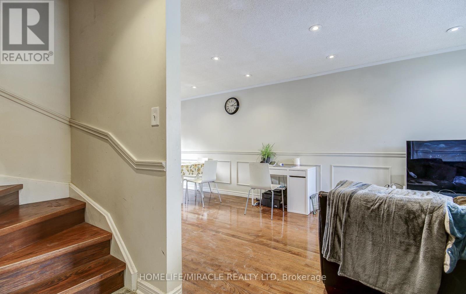 3124 Patrick Crescent, Mississauga, Ontario  L5N 3G5 - Photo 5 - W12639888