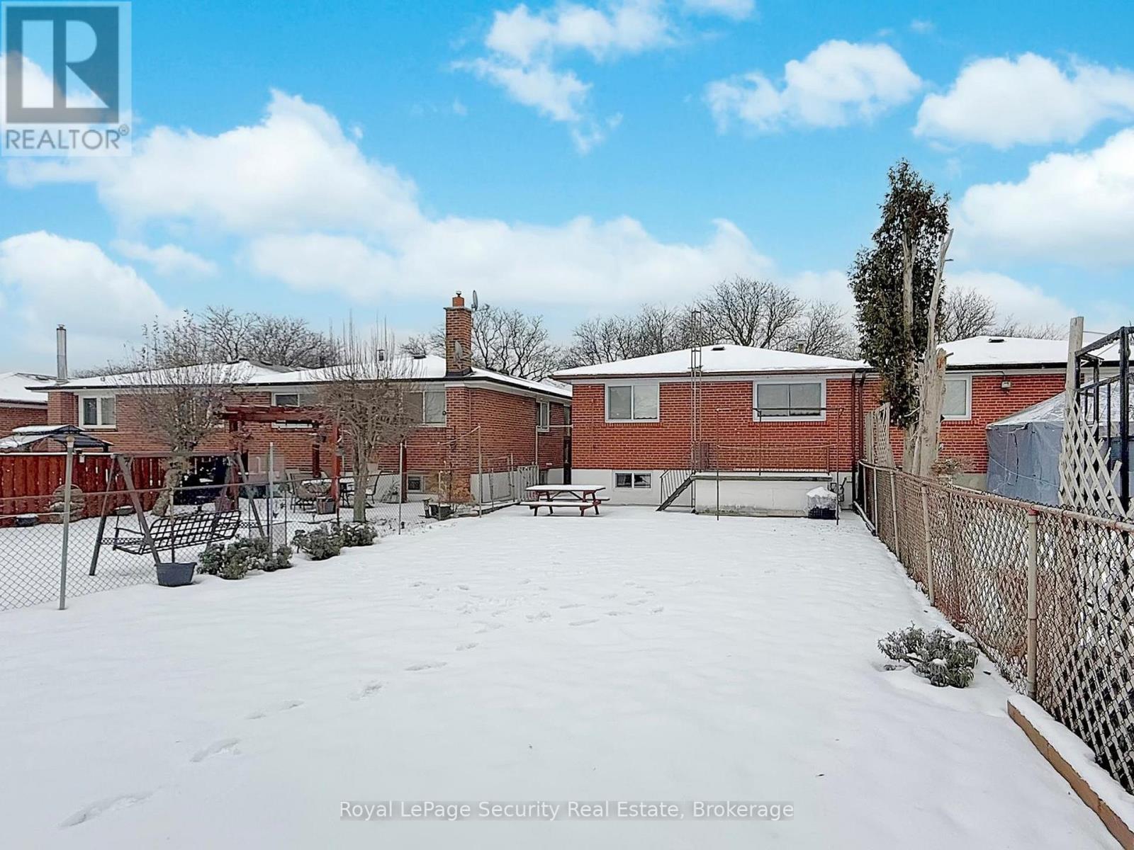 Lower - 26 Starview Drive, Toronto, Ontario  M9M 1K8 - Photo 22 - W12640446
