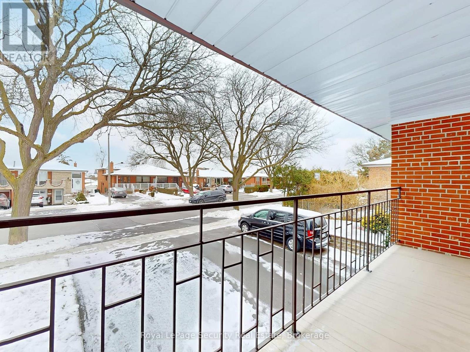 Upper - 26 Starview Drive, Toronto, Ontario  M9M 1K8 - Photo 31 - W12640454