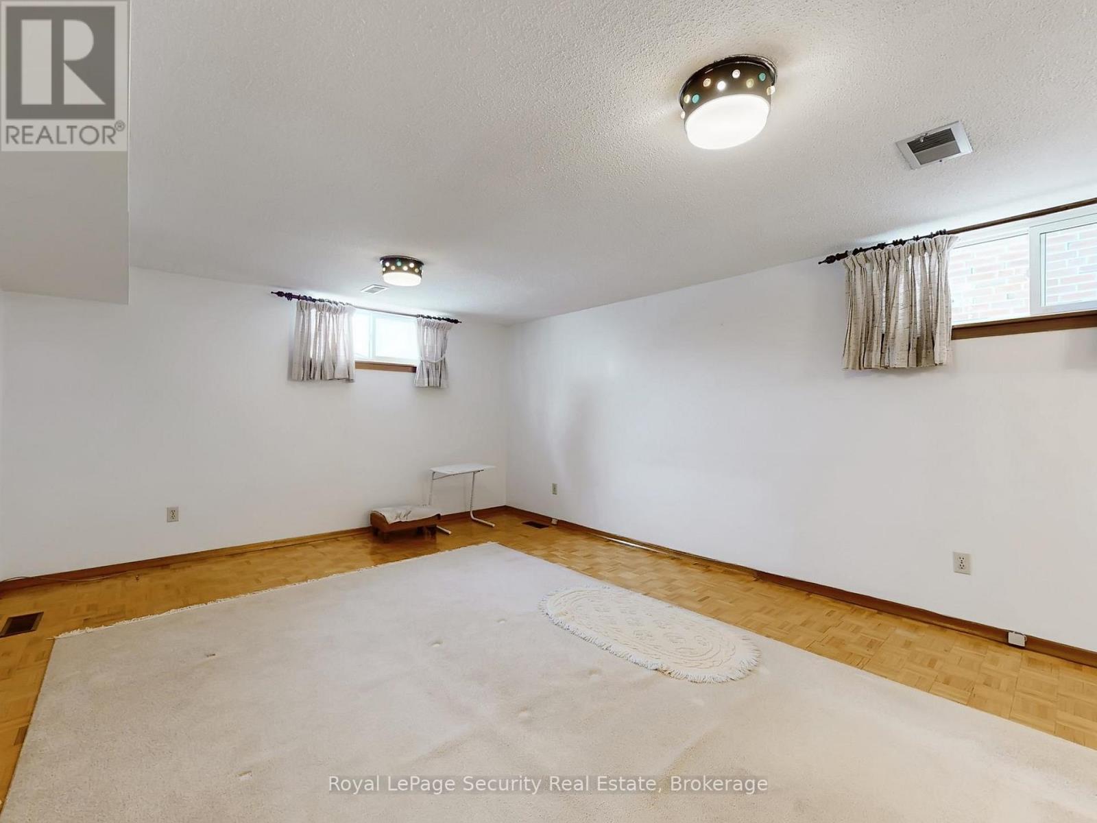 Lower - 26 Starview Drive, Toronto, Ontario  M9M 1K8 - Photo 10 - W12640446