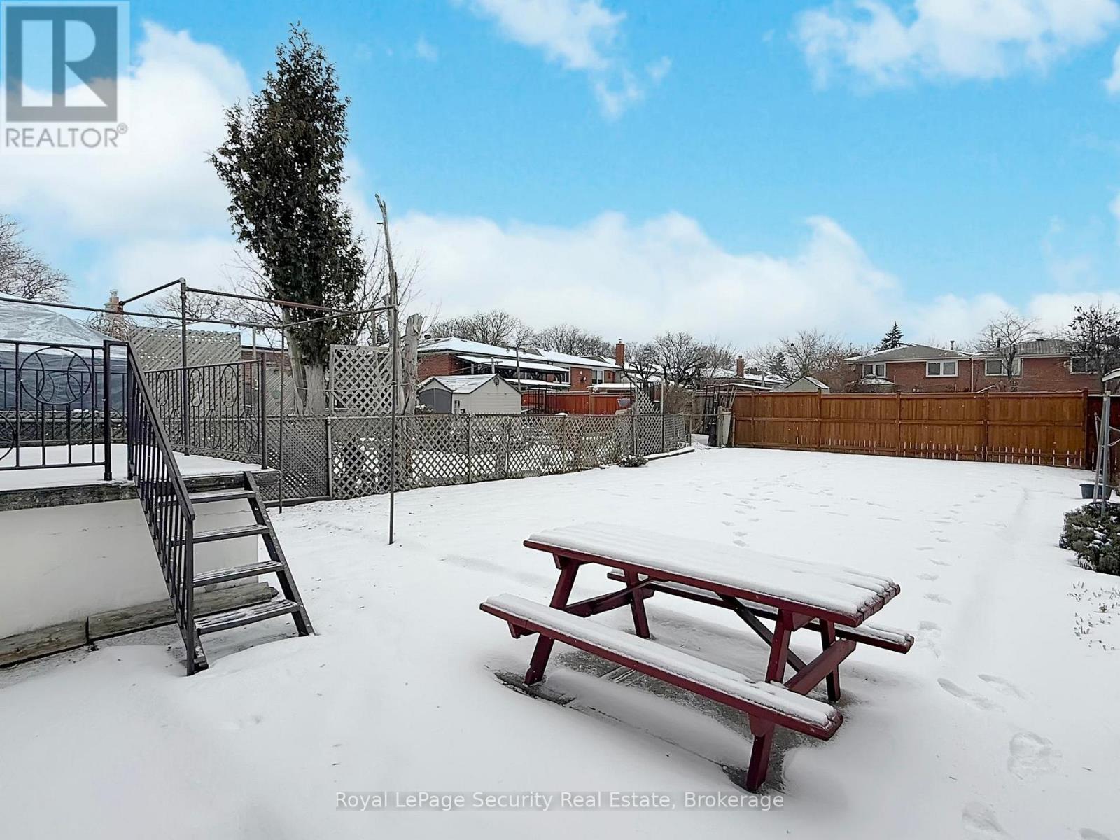 Upper - 26 Starview Drive, Toronto, Ontario  M9M 1K8 - Photo 32 - W12640454