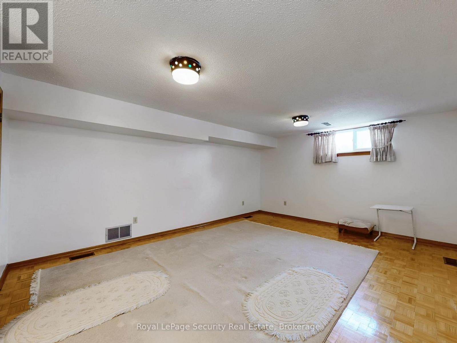 Lower - 26 Starview Drive, Toronto, Ontario  M9M 1K8 - Photo 8 - W12640446