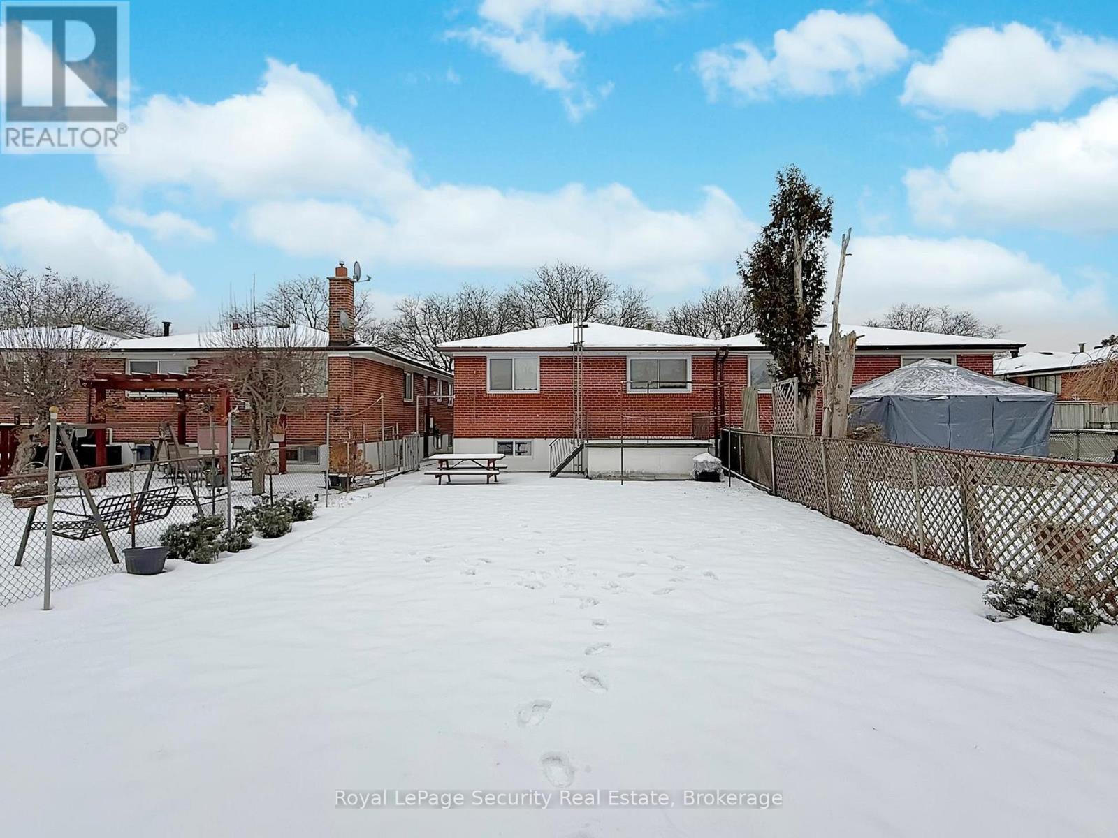 Upper - 26 Starview Drive, Toronto, Ontario  M9M 1K8 - Photo 33 - W12640454