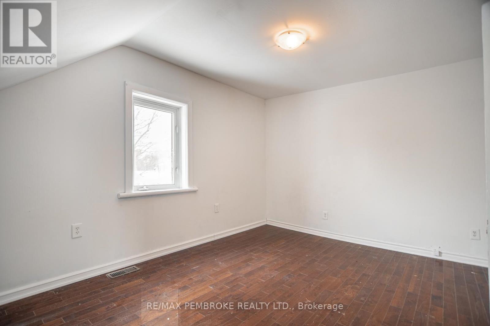 2146 Westmeath Road, Whitewater Region, Ontario  K0J 2L0 - Photo 14 - X12640666