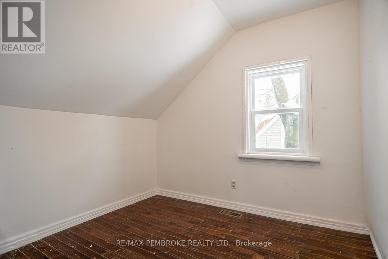 2146 Westmeath Road, Whitewater Region, Ontario  K0J 2L0 - Photo 18 - X12640666