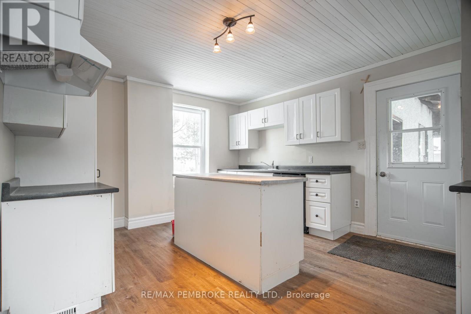 2146 Westmeath Road, Whitewater Region, Ontario  K0J 2L0 - Photo 2 - X12640666