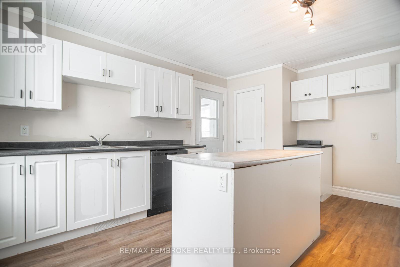 2146 Westmeath Road, Whitewater Region, Ontario  K0J 2L0 - Photo 3 - X12640666