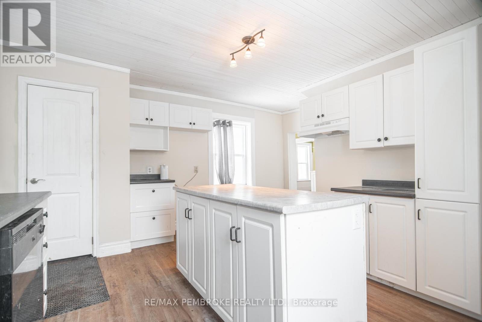 2146 Westmeath Road, Whitewater Region, Ontario  K0J 2L0 - Photo 4 - X12640666