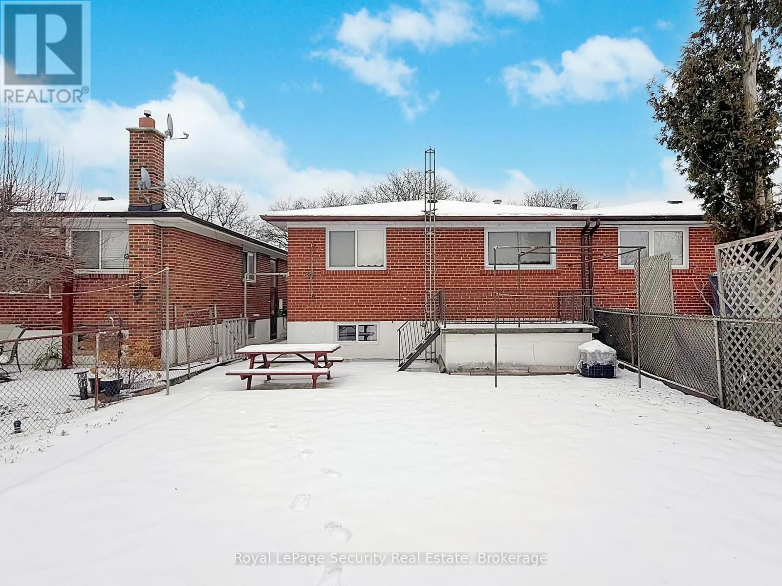 Upper - 26 Starview Drive, Toronto, Ontario  M9M 1K8 - Photo 36 - W12640454