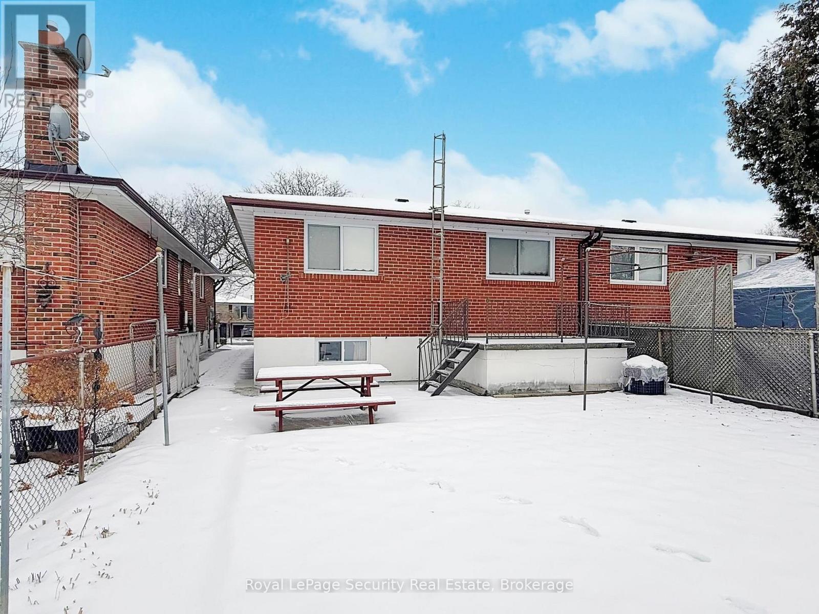 Upper - 26 Starview Drive, Toronto, Ontario  M9M 1K8 - Photo 37 - W12640454