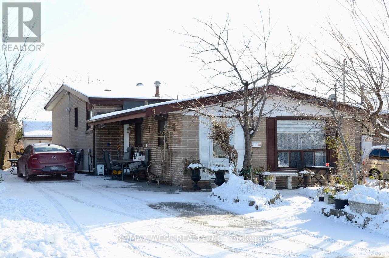 7 BIMINI CRESCENT, Toronto, Ontario