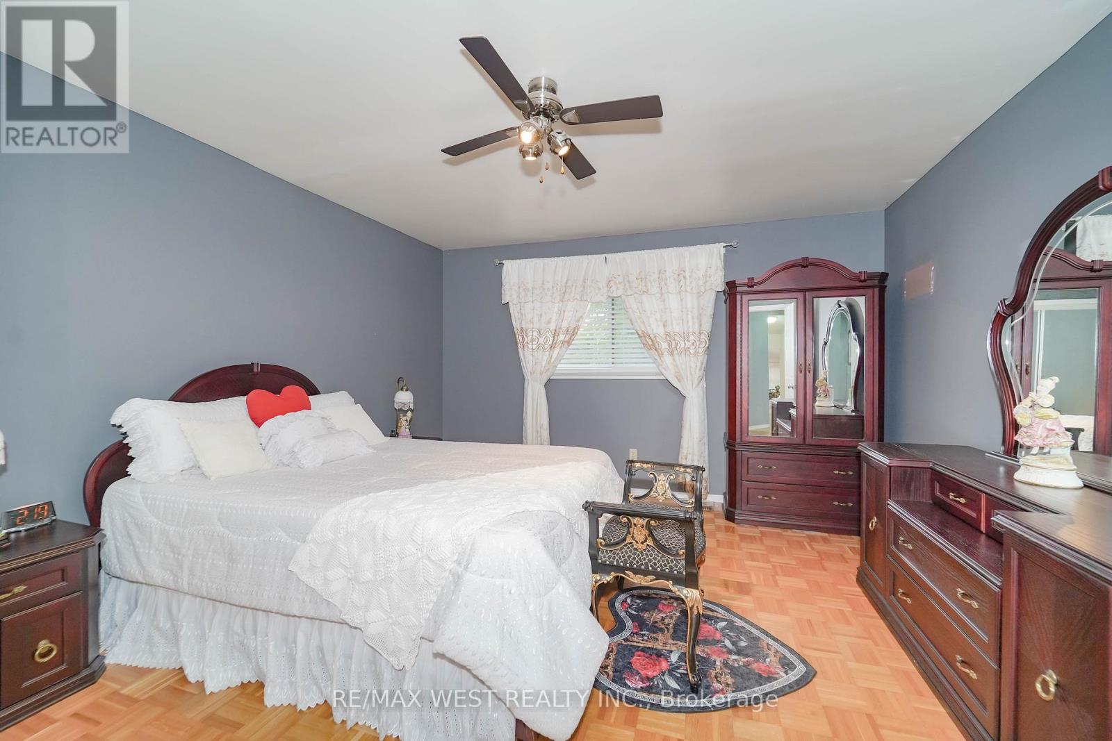 7 Bimini Crescent, Toronto, Ontario  M3N 1S1 - Photo 8 - W12517210