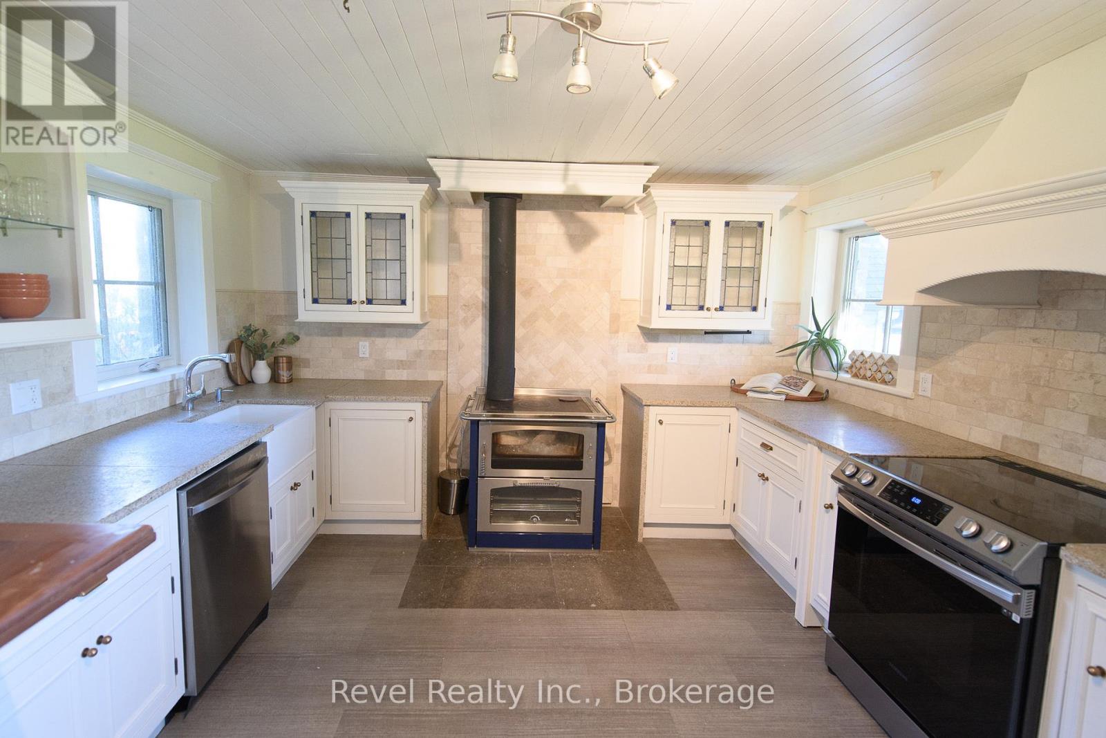 6905 Regent Street, Clearview, Ontario  L9Y 3Z1 - Photo 19 - S12444190