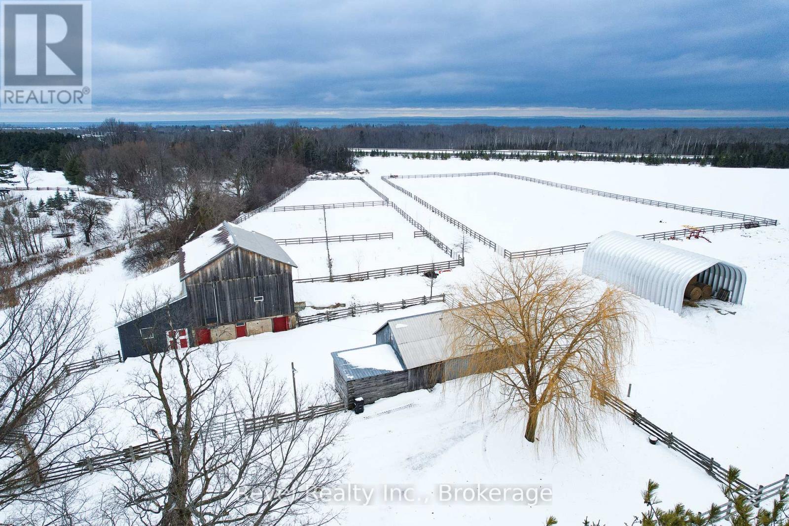 6905 Regent Street, Clearview, Ontario  L9Y 3Z1 - Photo 2 - S12444190