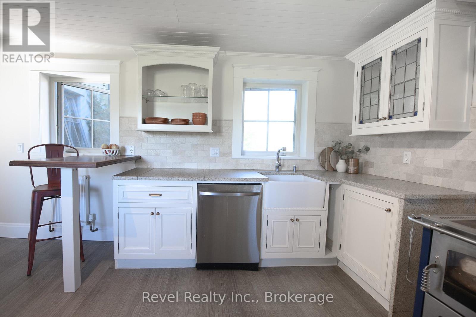 6905 Regent Street, Clearview, Ontario  L9Y 3Z1 - Photo 6 - S12444190