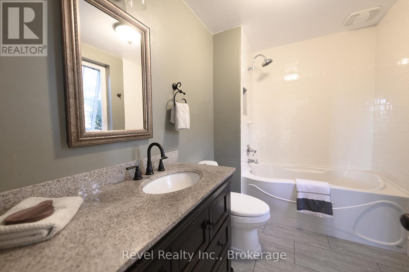 6905 Regent Street, Clearview, Ontario  L9Y 3Z1 - Photo 7 - S12444190