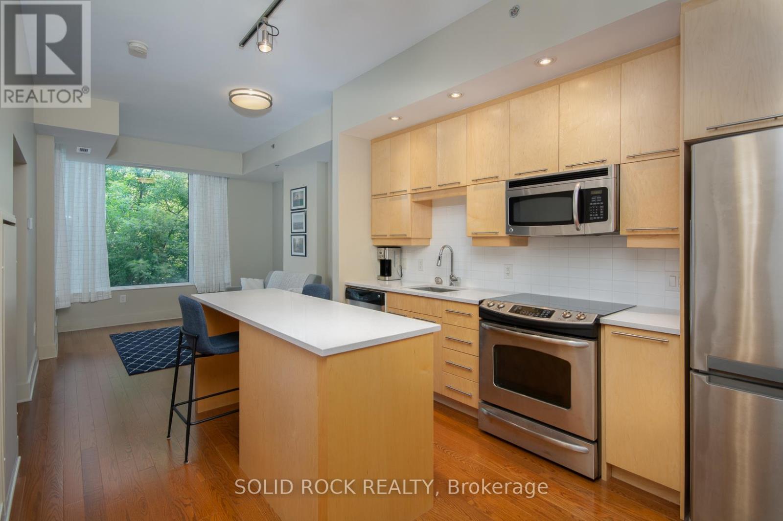 208 - 101 Richmond Road, Ottawa, Ontario  K1Z 0A6 - Photo 4 - X12512796