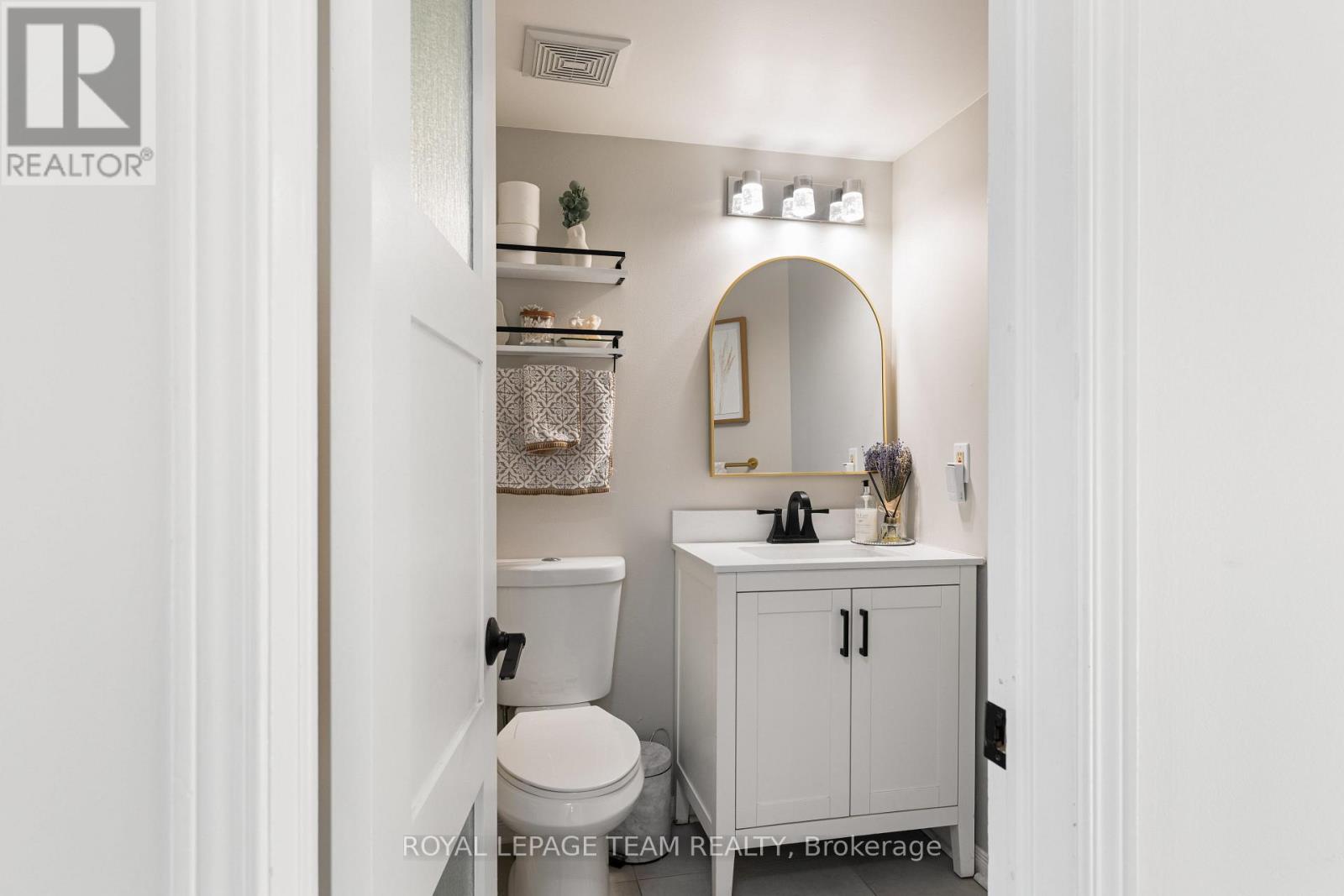 19 Armadale Crescent, Ottawa, Ontario  K2J 4A4 - Photo 4 - X12529160