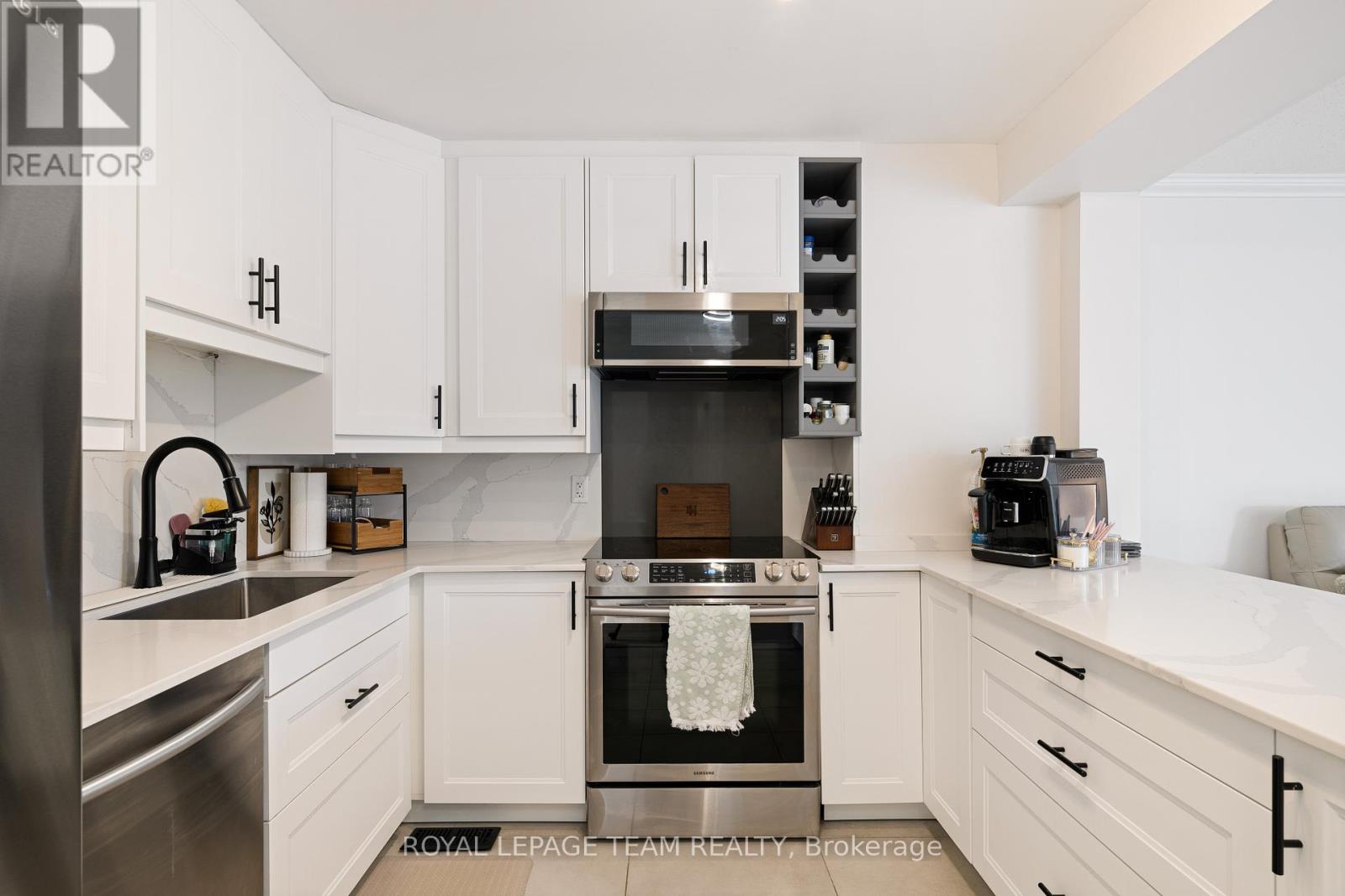 19 Armadale Crescent, Ottawa, Ontario  K2J 4A4 - Photo 5 - X12529160