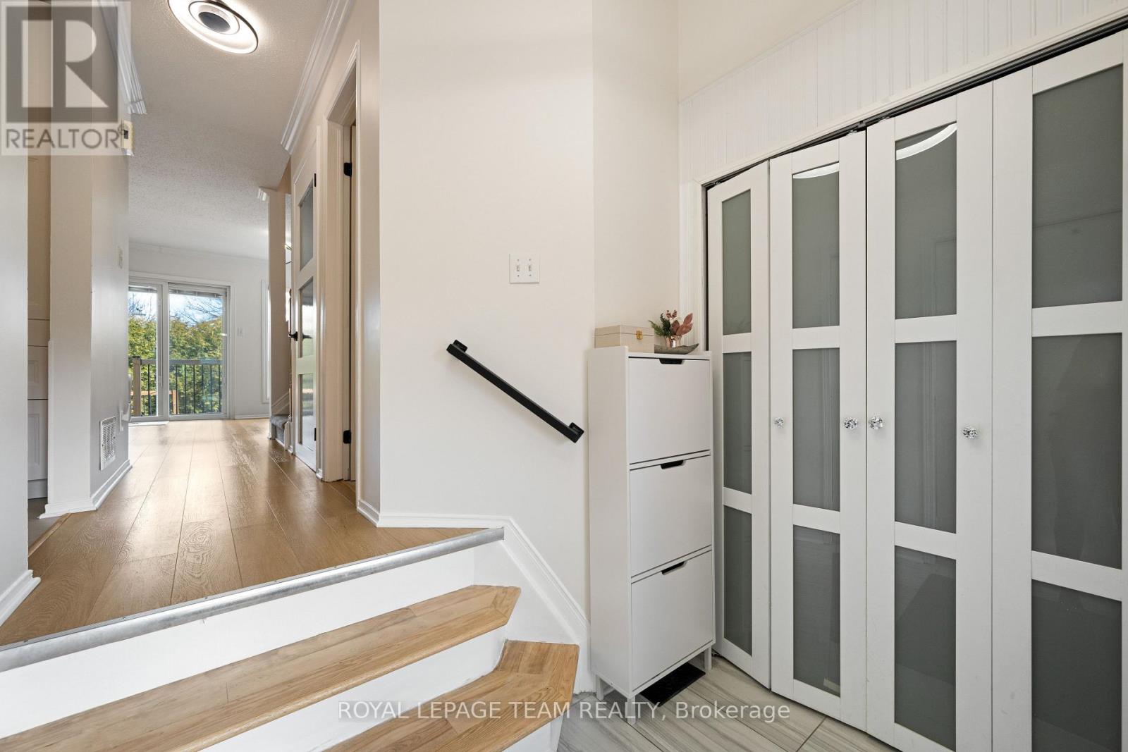 19 Armadale Crescent, Ottawa, Ontario  K2J 4A4 - Photo 3 - X12529160