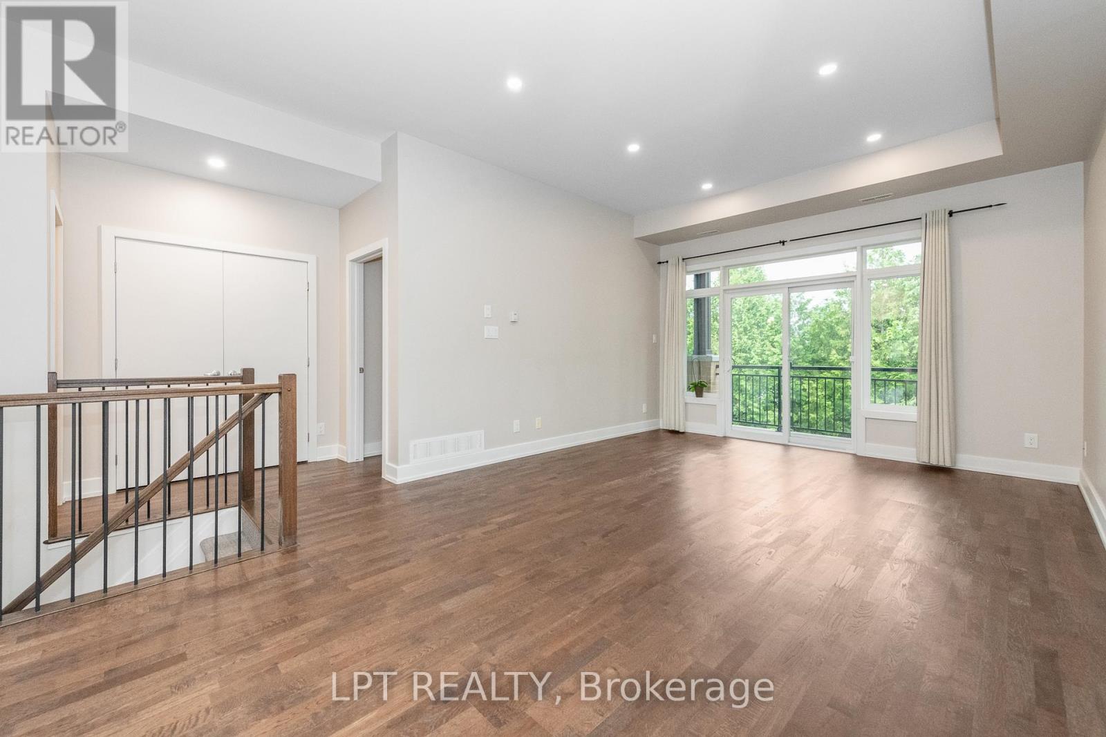 10 - 57 Bergeron Private, Ottawa, Ontario  K1C 0C2 - Photo 4 - X12614332