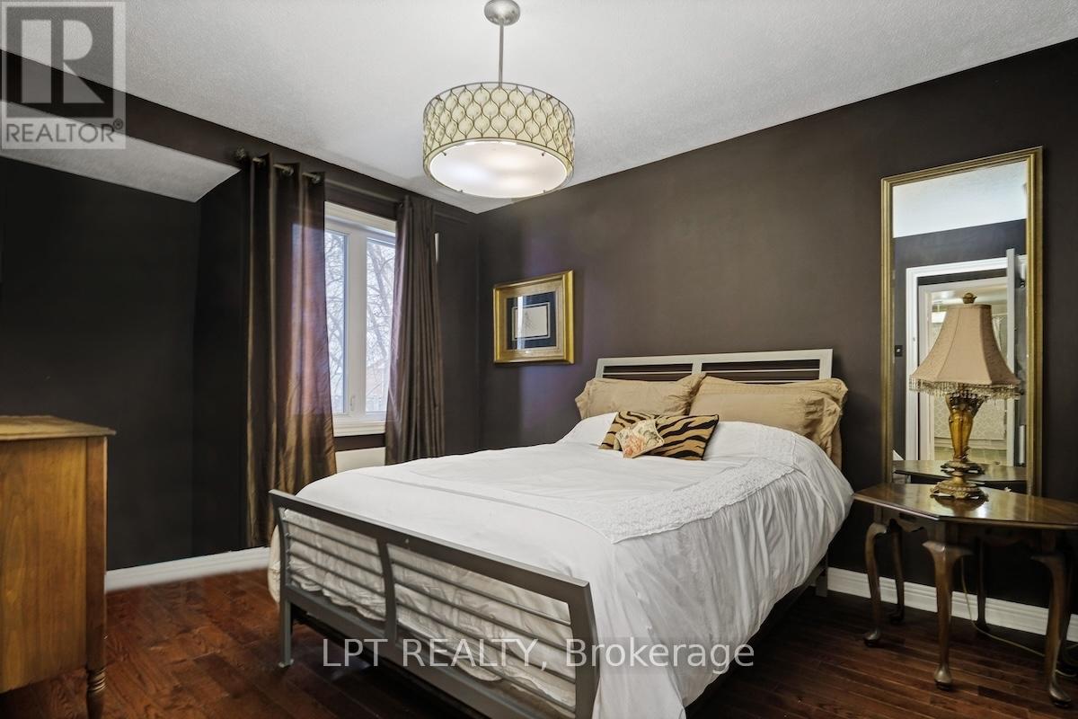 56 Sandhurst Court, Ottawa, Ontario  K1V 9V4 - Photo 32 - X12628140