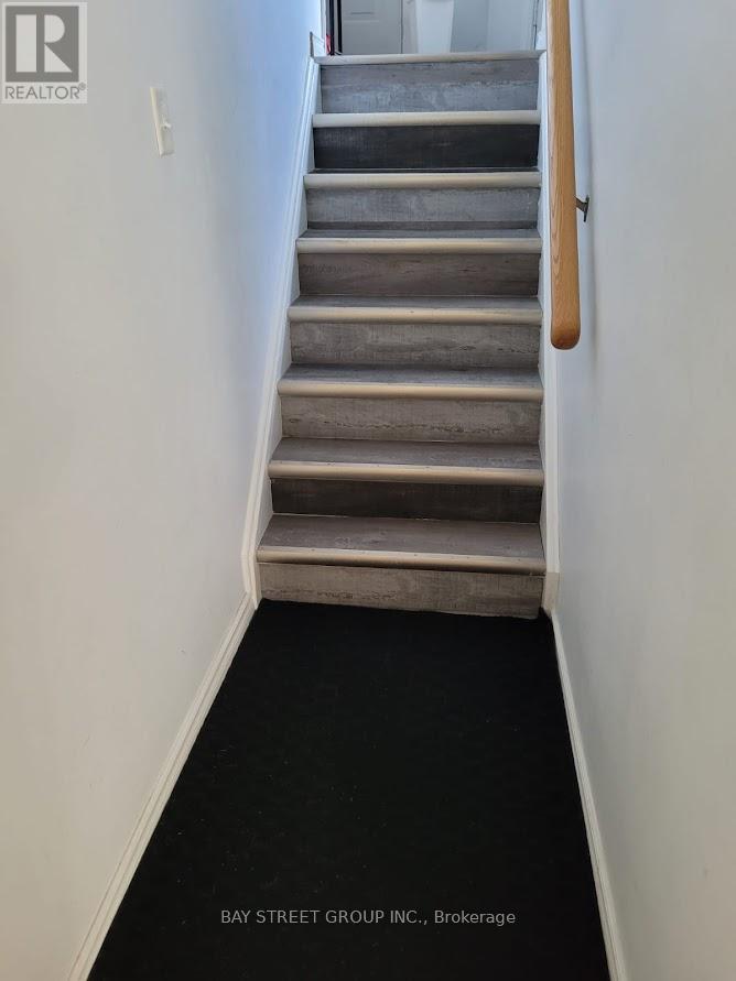 197 Hanmer Street E, Barrie, Ontario  L4M 6W6 - Photo 2 - S12640638