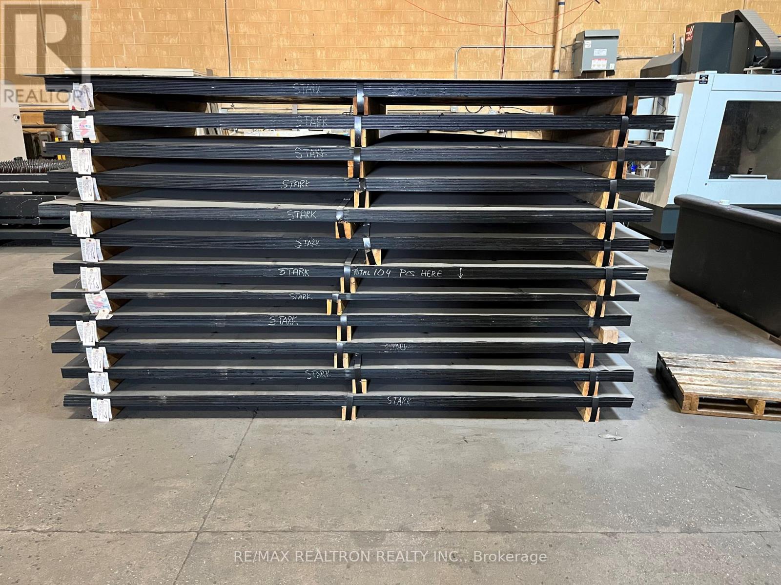 31 Saunders Road, Barrie, Ontario  L4N 9Y2 - Photo 2 - S12640696