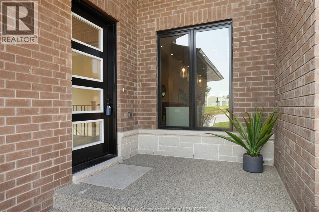 674 Lily Mac Boulevard, Windsor, Ontario N6E 3N7 - Photo 5 - 25031819