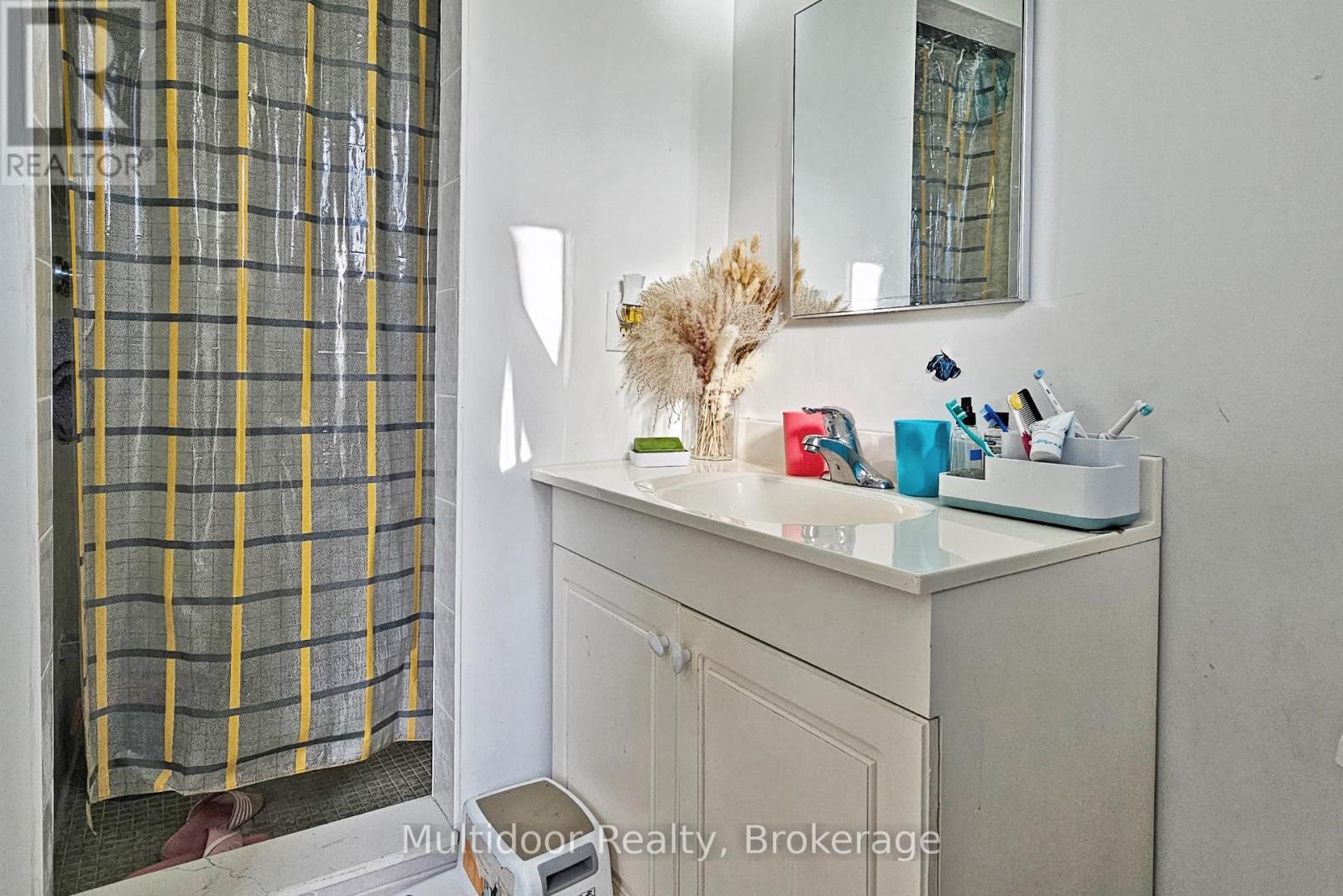 2594 Privet Court, Mississauga, Ontario  L5B 2Z4 - Photo 10 - W12640640