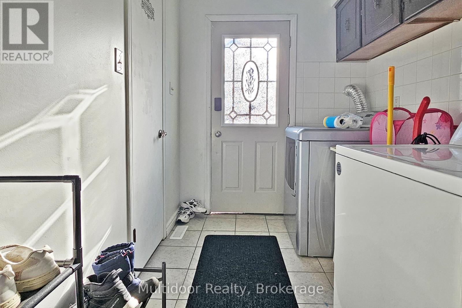 2594 Privet Court, Mississauga, Ontario  L5B 2Z4 - Photo 11 - W12640640