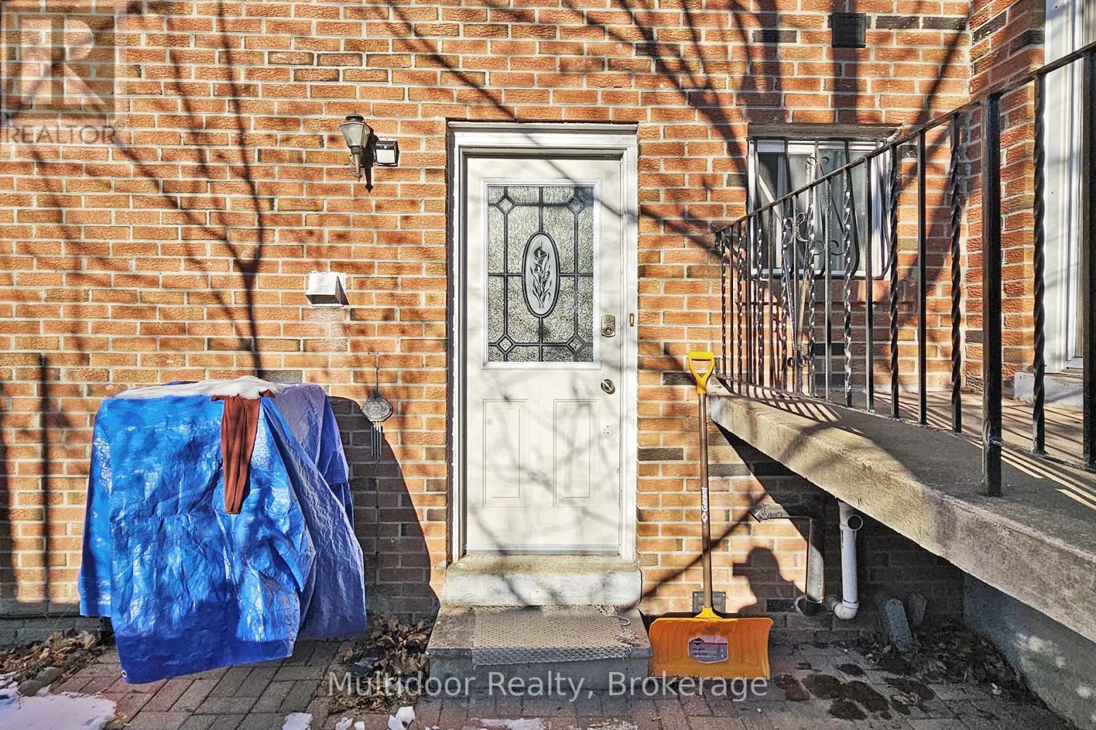 2594 Privet Court, Mississauga, Ontario  L5B 2Z4 - Photo 12 - W12640640