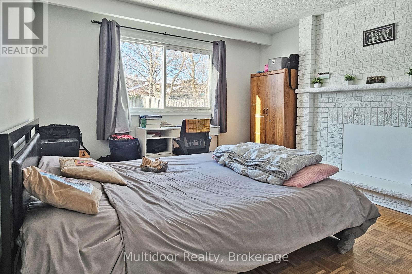 2594 Privet Court, Mississauga, Ontario  L5B 2Z4 - Photo 6 - W12640640