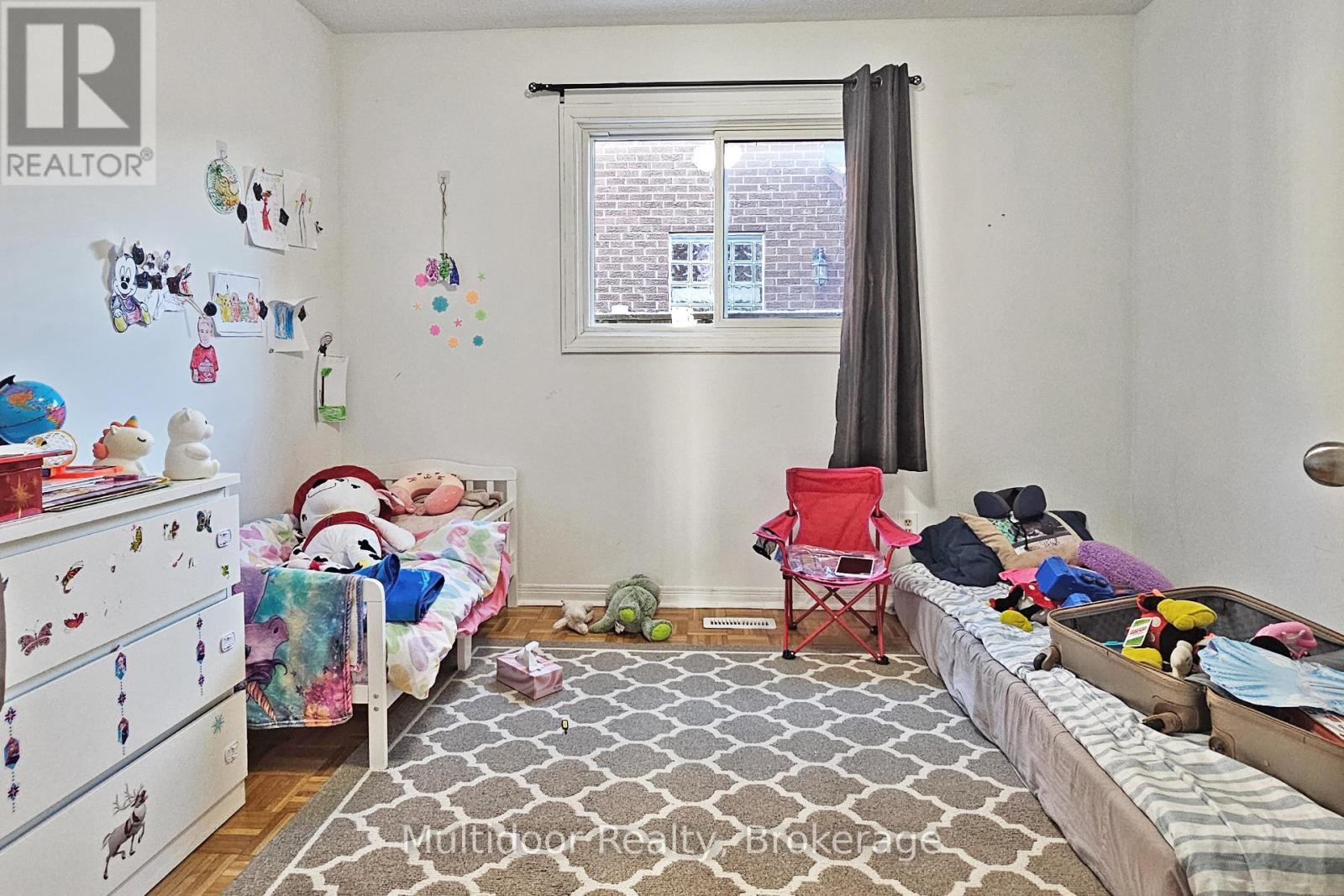 2594 Privet Court, Mississauga, Ontario  L5B 2Z4 - Photo 8 - W12640640