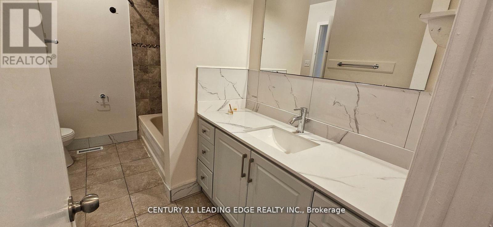 Upper - 39 Mallard Crescent, Brampton (Central Park), Ontario  L6S 2T7 - Photo 25 - W12640694